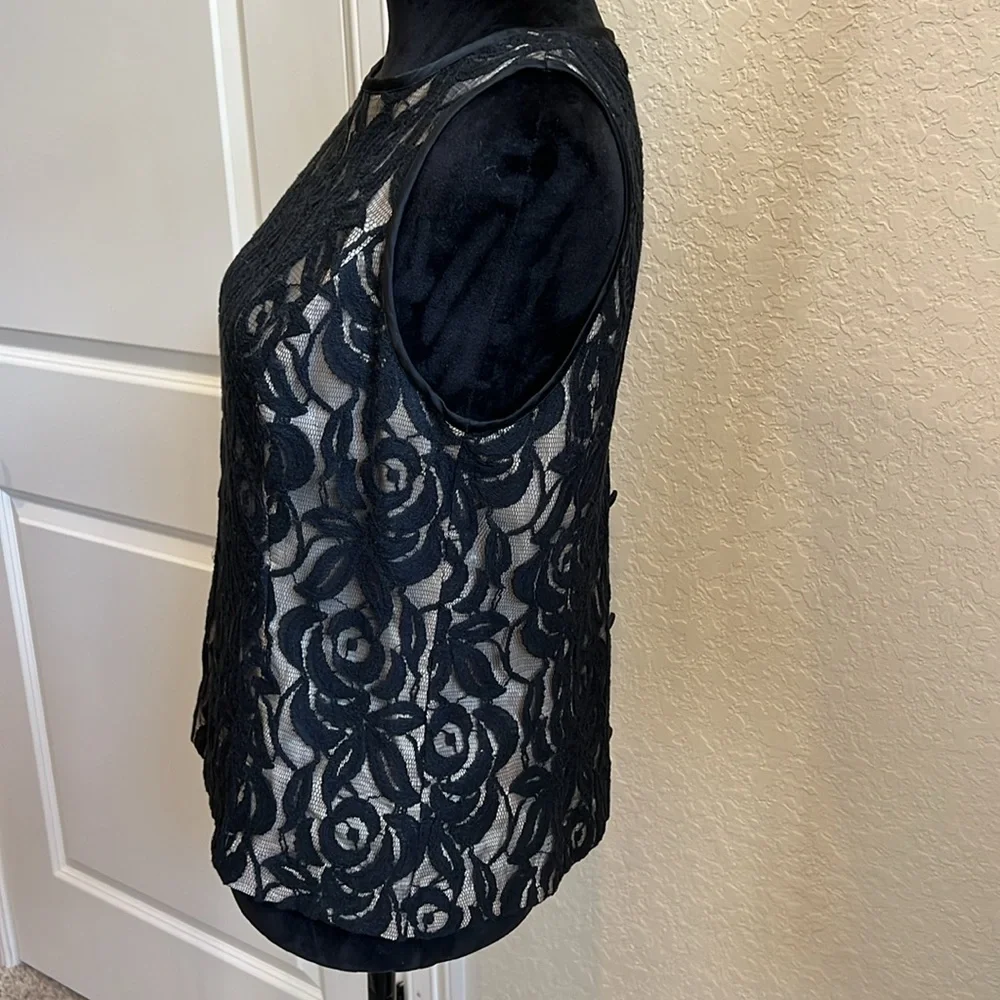 Banana Republic lace top - Picture 2 of 7